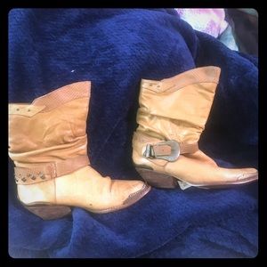 Adorable vintage leather cowboy boots
